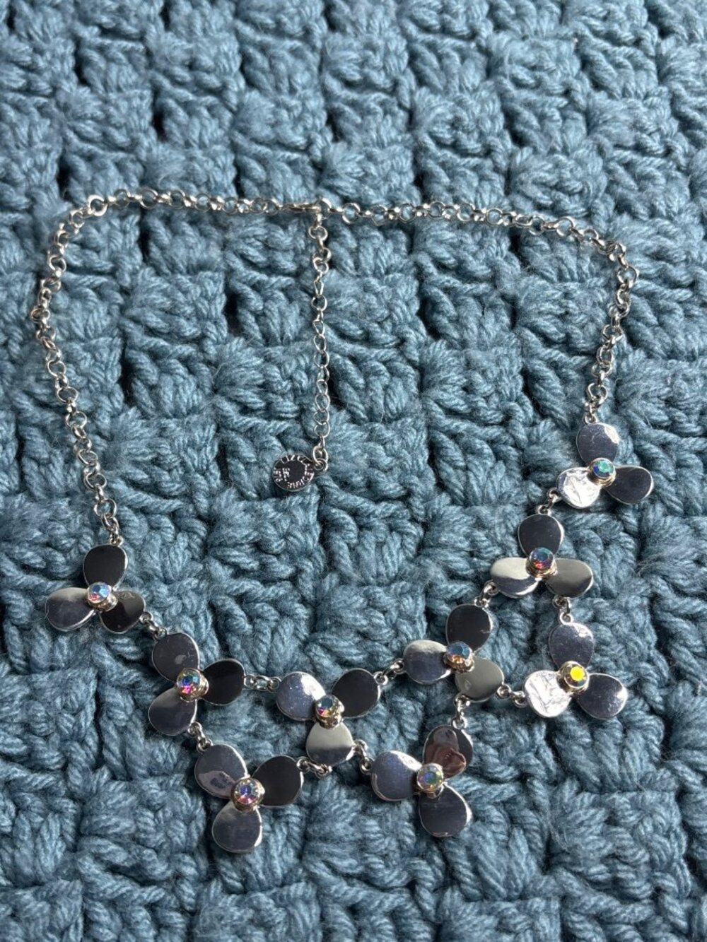 Liz Claiborne Silvertone Flower Bib Necklace AB Aurora Borealis Rhinestones Y2K
